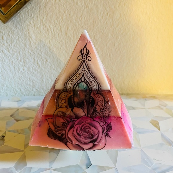 NWT Mountain Rose Candle - Picture 2 of 2